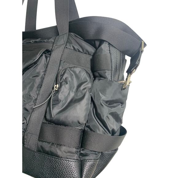 Tommy Bahama Black Puffer Weekender Bag with Shoulder Strap - Picture 2 of 7